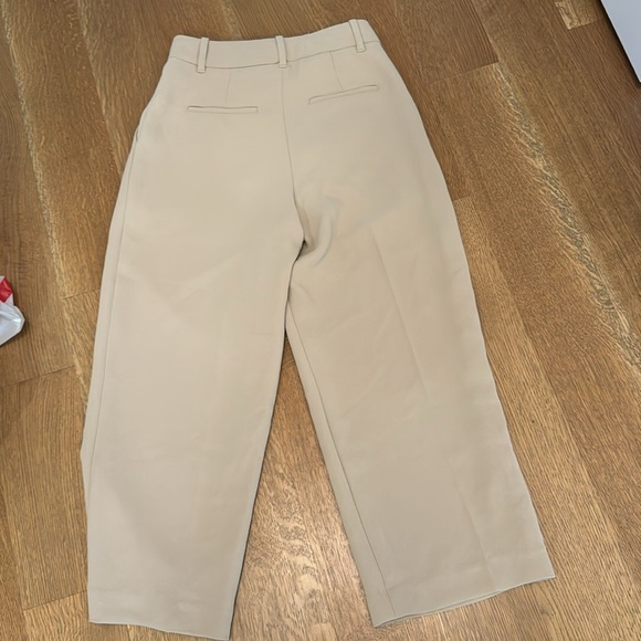 Aritzia The Effortless Pant. Size 4. - Picture 4 of 4